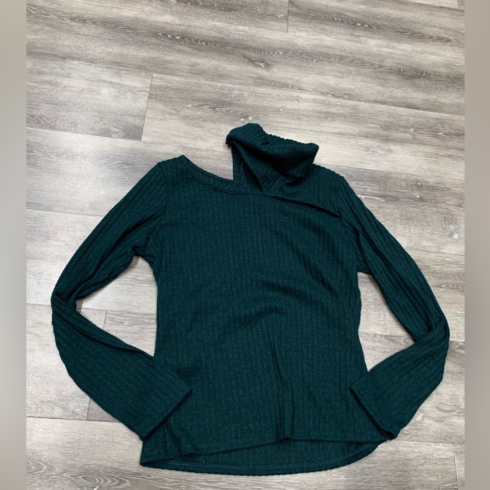 NWOT turtle neck long sleeve top